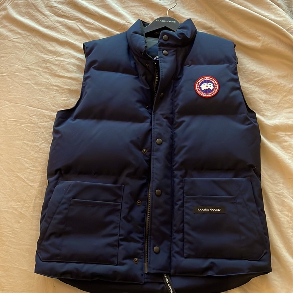 Canada Goose Freestyle crew vest. With garment storage